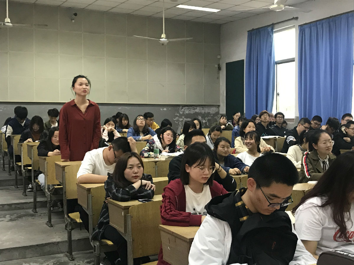 世界杯足球官方网站举办心理信息联络员培训会 现场.jpg
