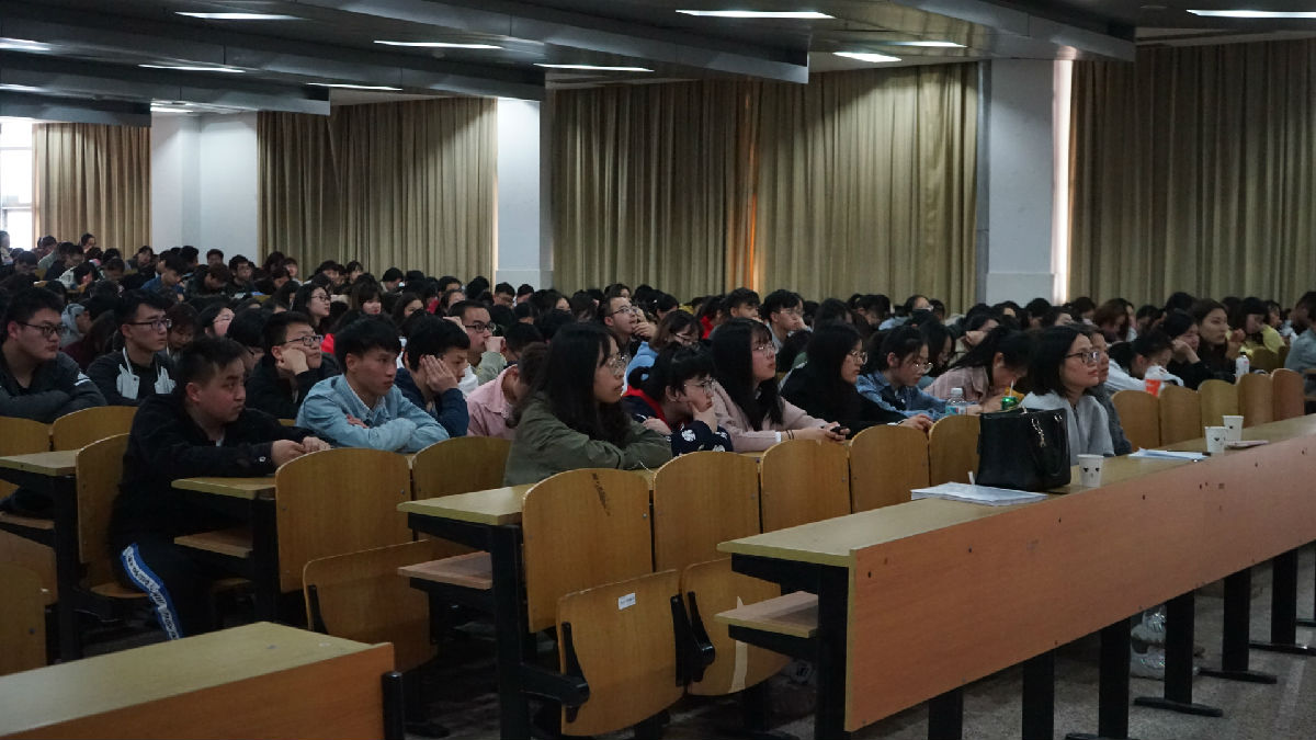 世界杯足球官方网站员工大会.jpg